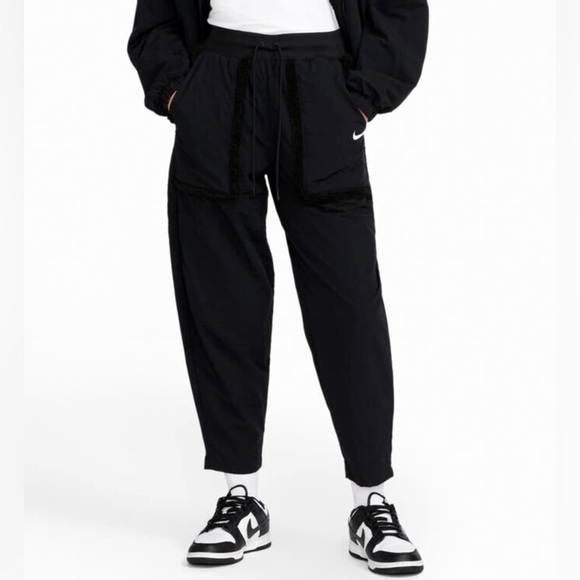 NWT Nike Black Faux Fur‎ High Rise Loose Fit Pants Size Medium - Picture 10 of 12